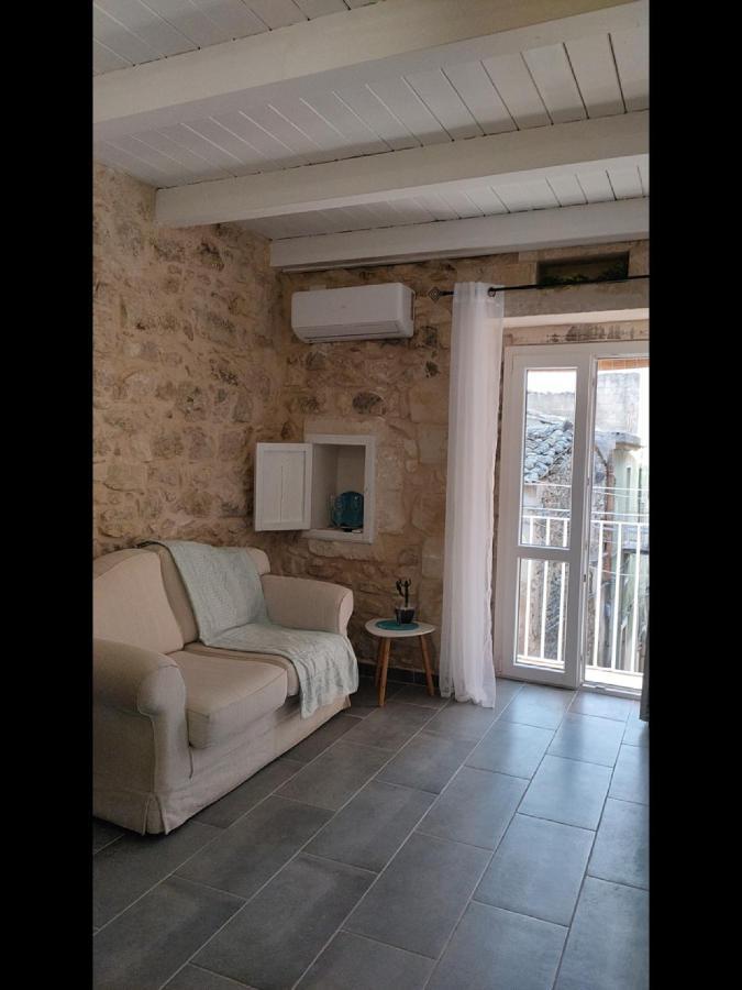 ラグーザ La Carraia Bed & Breakfast エクステリア 写真